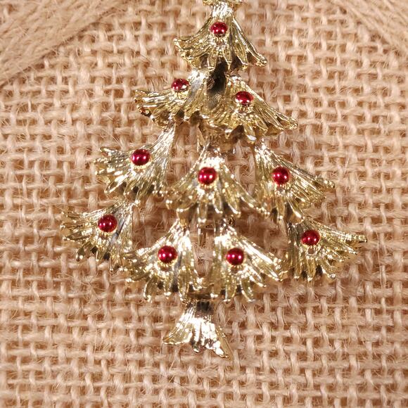 Festive Golden Christmas Tree Brooch, Vintage Christmas Themed Pin - Picture 5 of 10